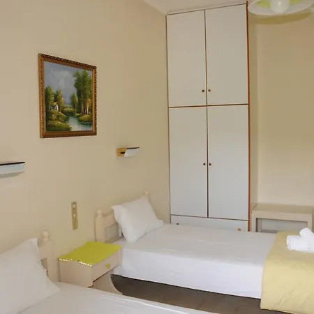 Vicky's Garden Apartment