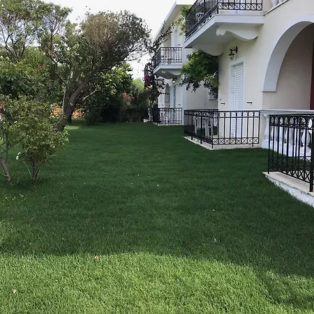 Vicky's Garden Apartment