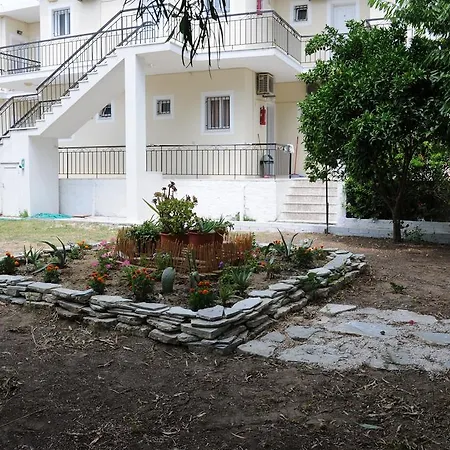 Vicky's Garden Appartement *